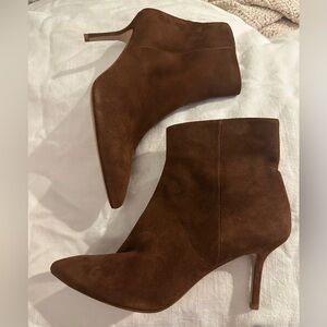 L’agence “ Aimee “ Suede ankle booties sz EU 39